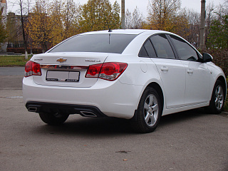 Текстурный диффузор заднего бампера + Silver вставки для Chevrolet Cruze var №2 (текстурный пластик) (2008-2012)