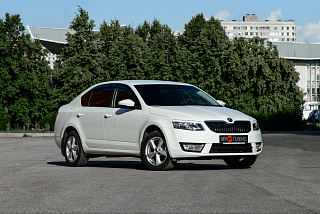 Вставки переднего бампера в стиле RS Skoda Octavia III A7 (2013-2016)