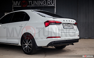 BLACKOUT EDITION. Спойлер лип крашенный Черный глянец Skoda Rapid II Gen (2020 - 2024 - по настоящее время) + УСТАНОВОЧНЫЙ КОМПЛЕКТ